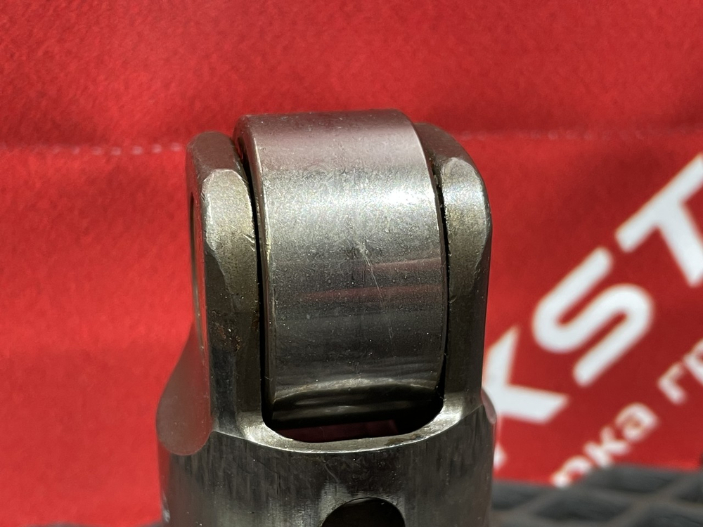 Толкатель выпускного клапана