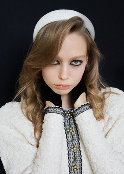 Объемный ободок из белого жаккарда