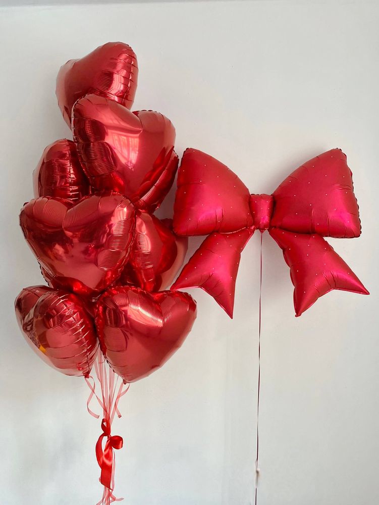 Воздушные шары бант красный со стразами красные сердца №4406