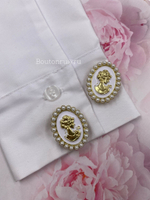 Накладка на пуговицу "Девушка" золотистая с белой эмалью и жемчугом