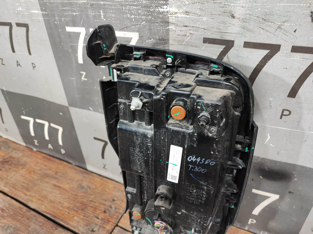 Фонарь задний левый Tank 300 21-нв Б/У Оригинал 4133106XKM01B