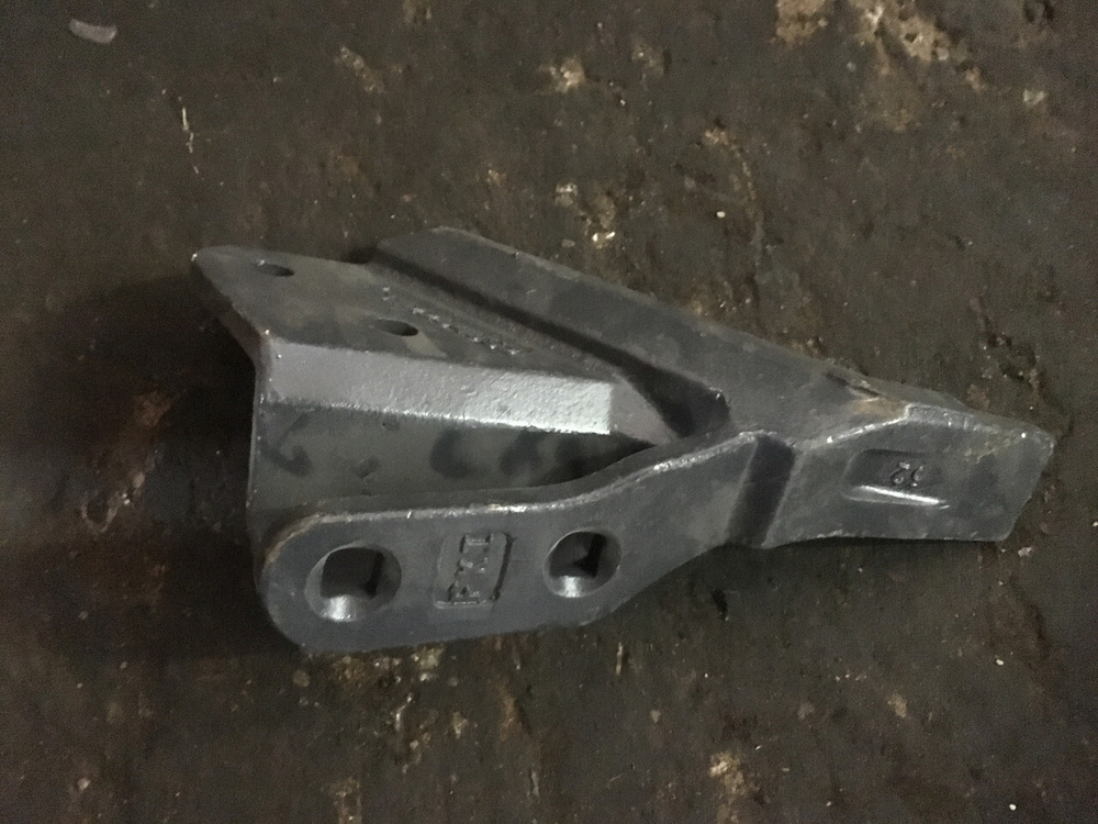 Зуб боковой правый E27 Aili 42N8121230