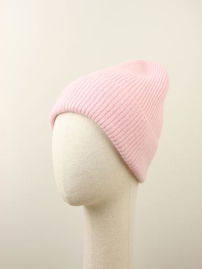 Шапка вязаная "Прогулка с корги", 100% шерсть ягнёнка, цвет цветок миндаля.