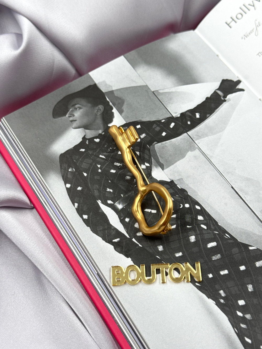 Брошь Скиап. матовое золото "Ключ"