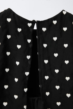 ZARA ДВУХСЛОЙНОЕ ПЛАТЬЕ С ВЫШИВКОЙ «СЕРДЦА», ЧЕРНЫЙ