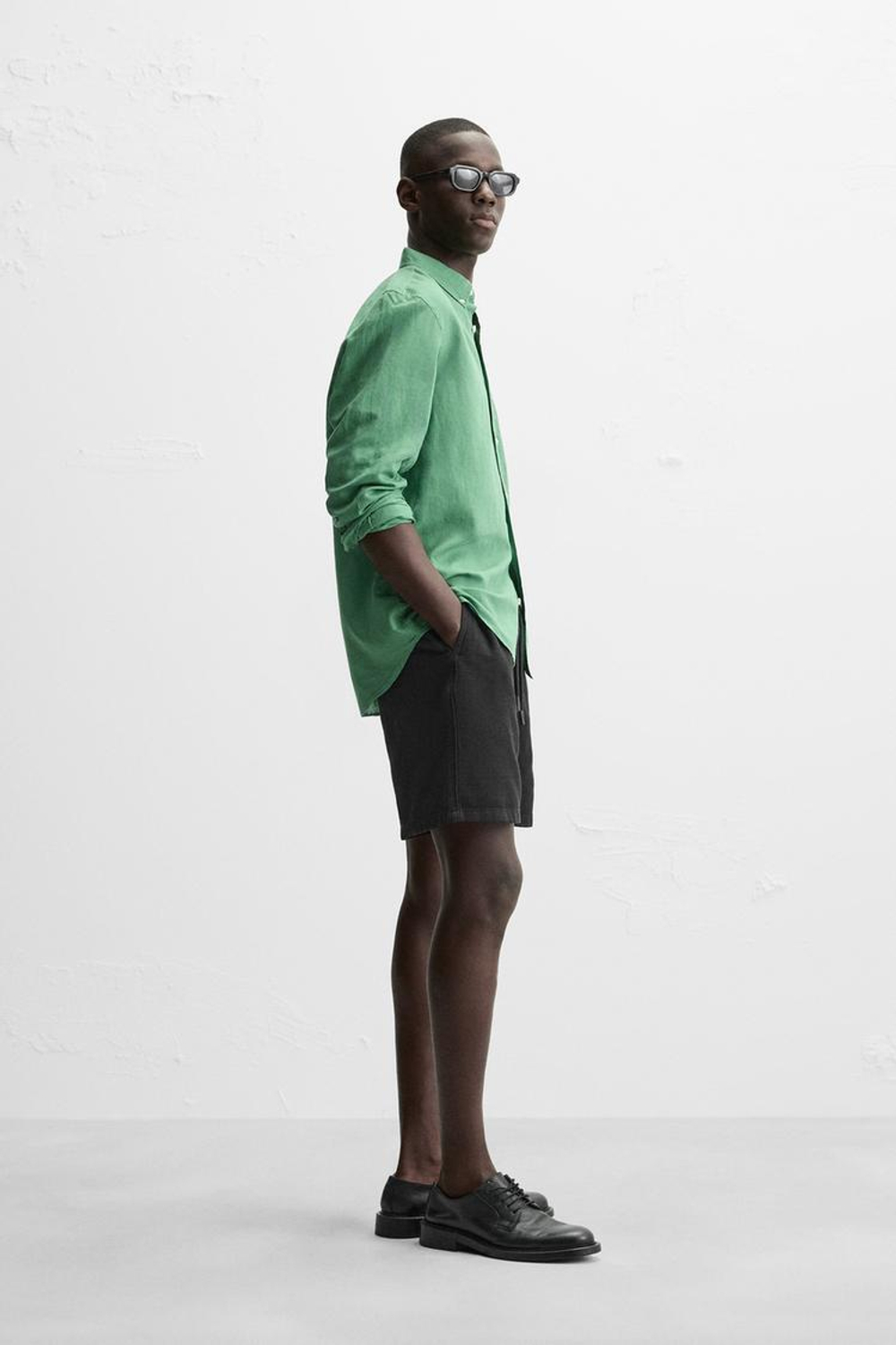 ZARA ШОРТЫ REGULAR FIT ИЗ РЕЛЬЕФНОЙ ТКАНИ, ЧЕРНЫЙ