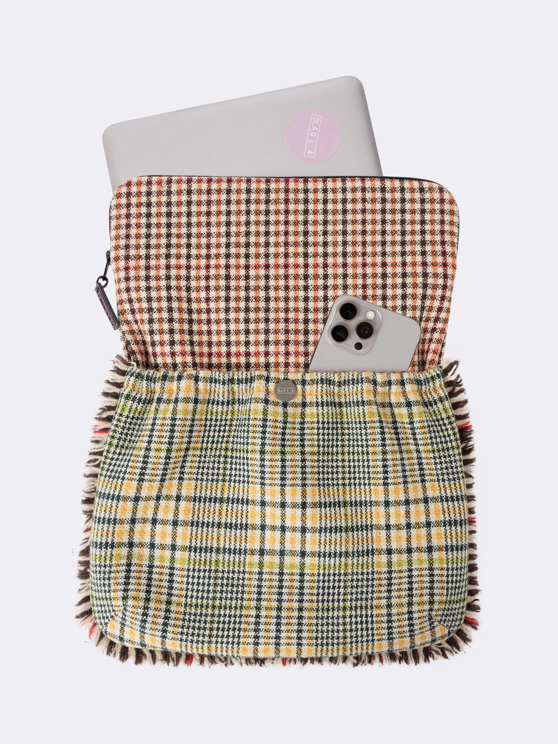 Чехол для ноутбука с карманом, ремнем и бахромой OLA OLA