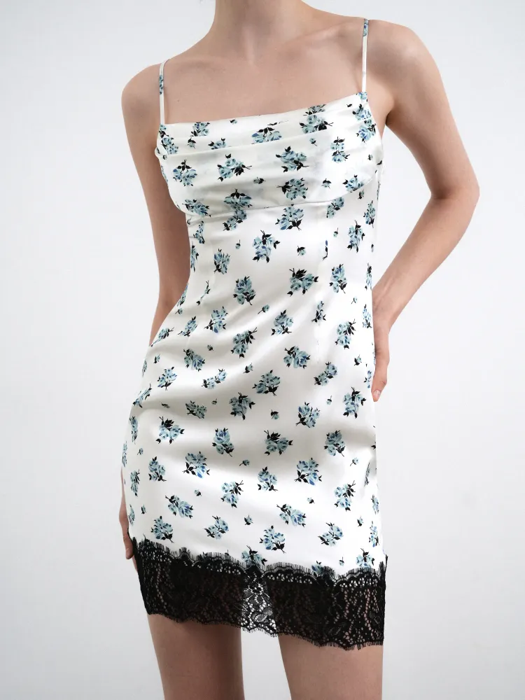 Кэссиди мини (Cassidy mini), платье мини из молочного атласа с цветочным принтом, с отделкой кружевом