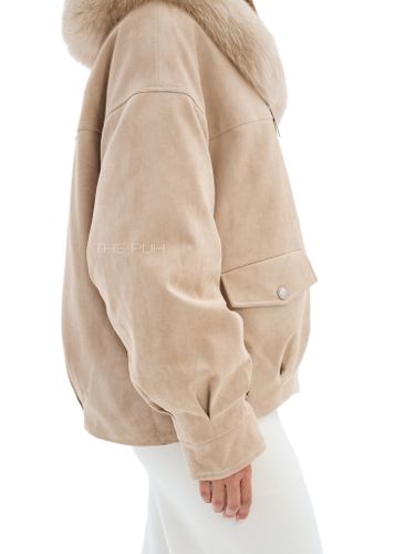 Утепленная замшевая куртка бежевого цвета
