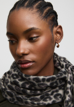 STRADIVARIUS Шарф с анималистичным принтом, черный