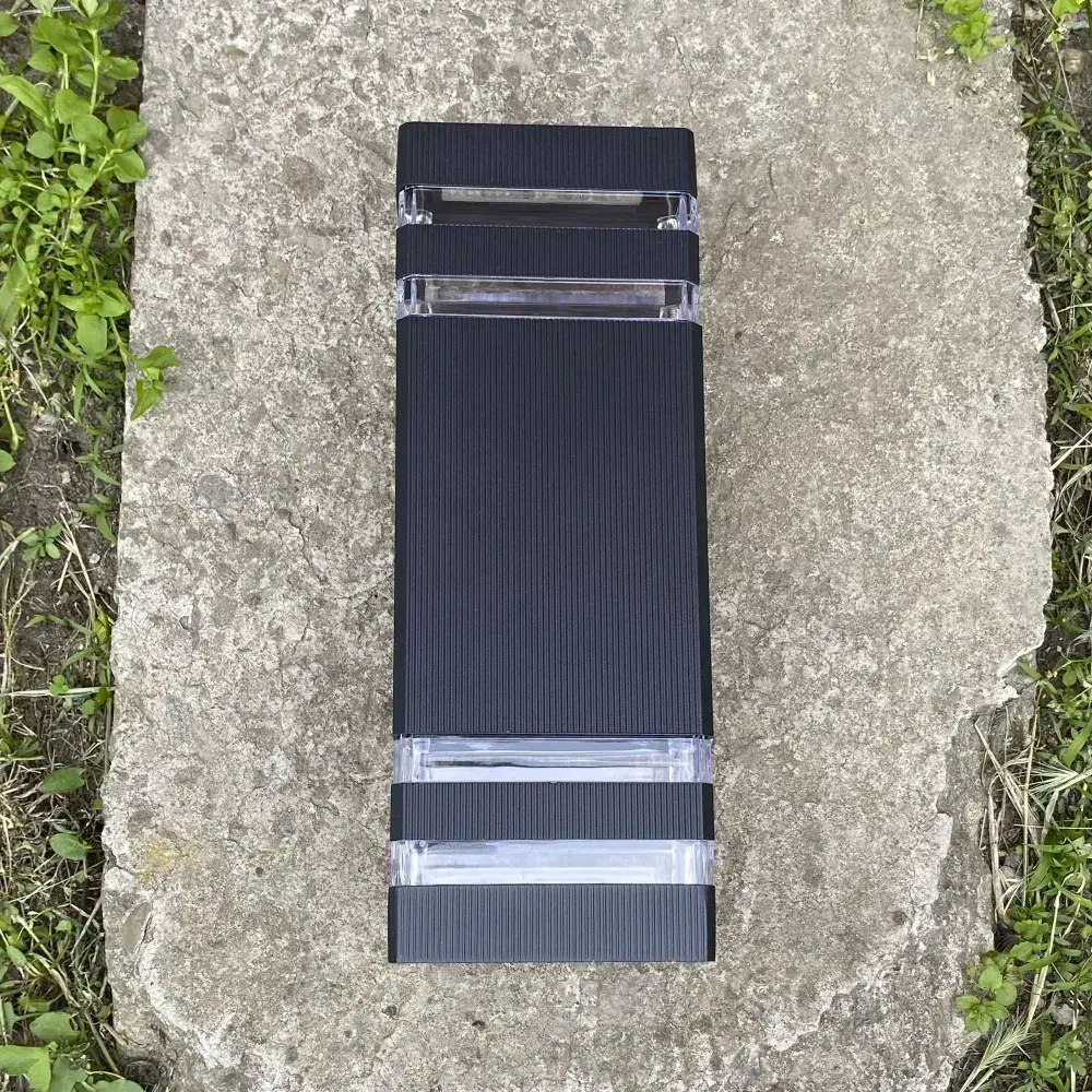 Настенный светильник фасадный уличный двухсторонний 2х60вт под лампу с цоколем Е27. Размер 300х110х65мм. Корпус из Алюминия