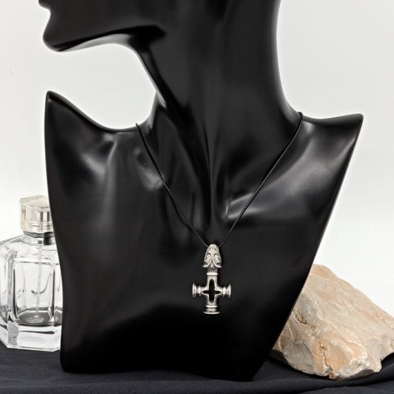 Волчий крест подвеска из серебра 925 на постаменте