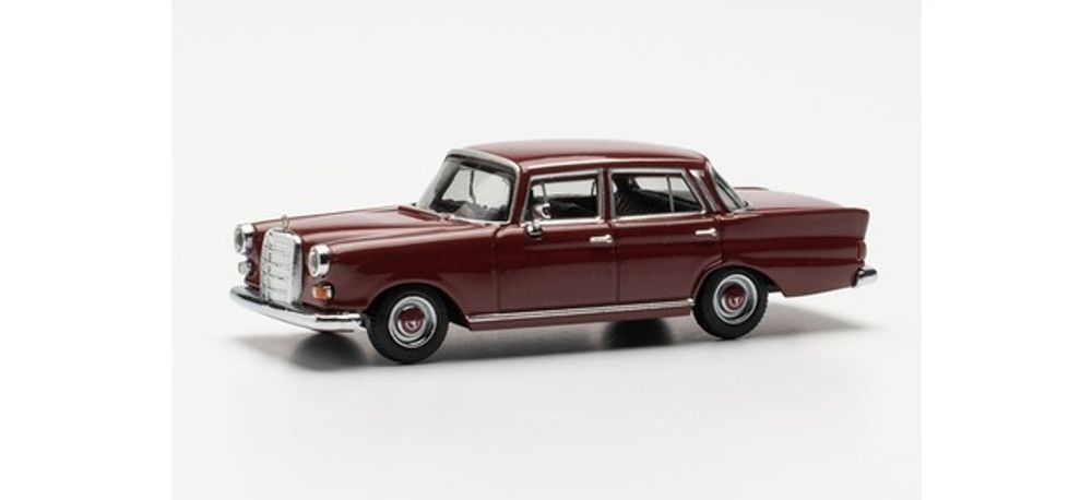 Автомобиль Mercedes-Benz 200, вишневый