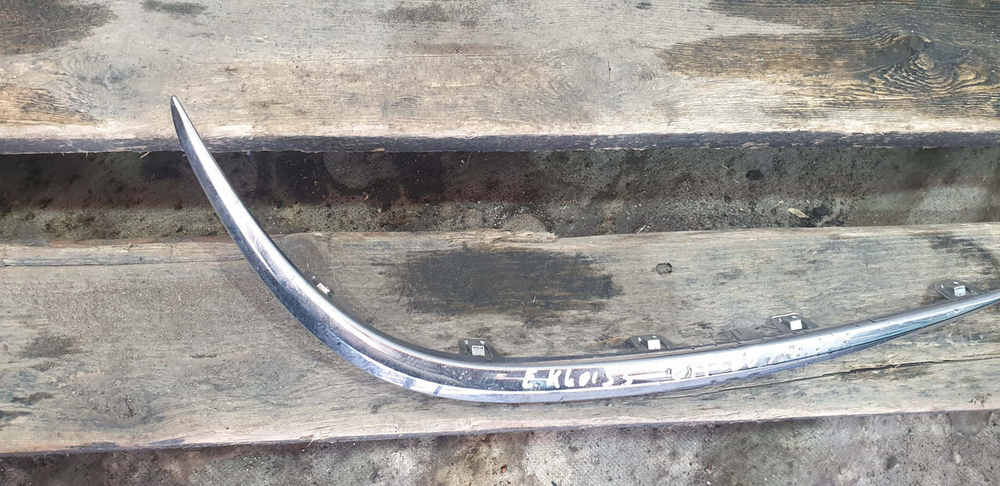 Молдинг переднего бампера Mercedes E-Class W213 16-21 Б/У Оригинал A2138850174