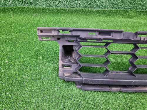 Решетка переднего бампера Skoda Karoq (2017-2021)