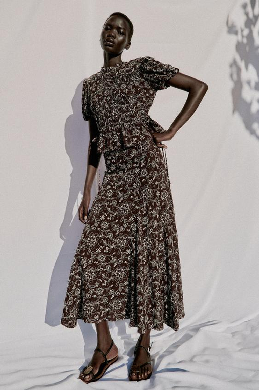 ZARA ЮБКА МИДИ С ВЫШИВКОЙ, КОРИЧНЕВЫЙ/ЭКРЮ