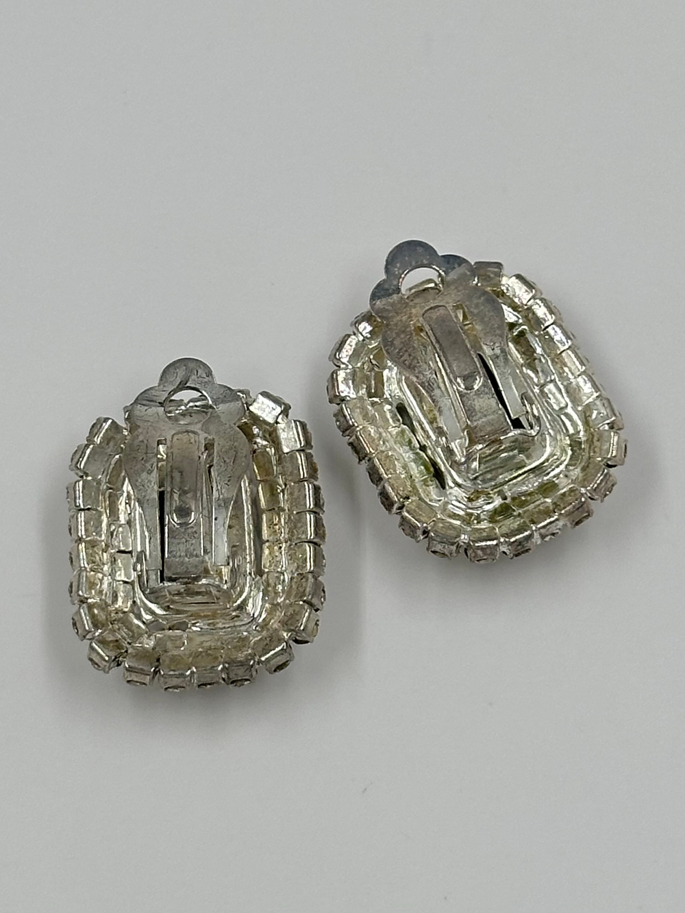 Клипсы с красными кристаллами