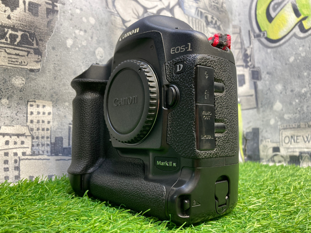 Canon EOS 1D Mark II (156.000 кадров)