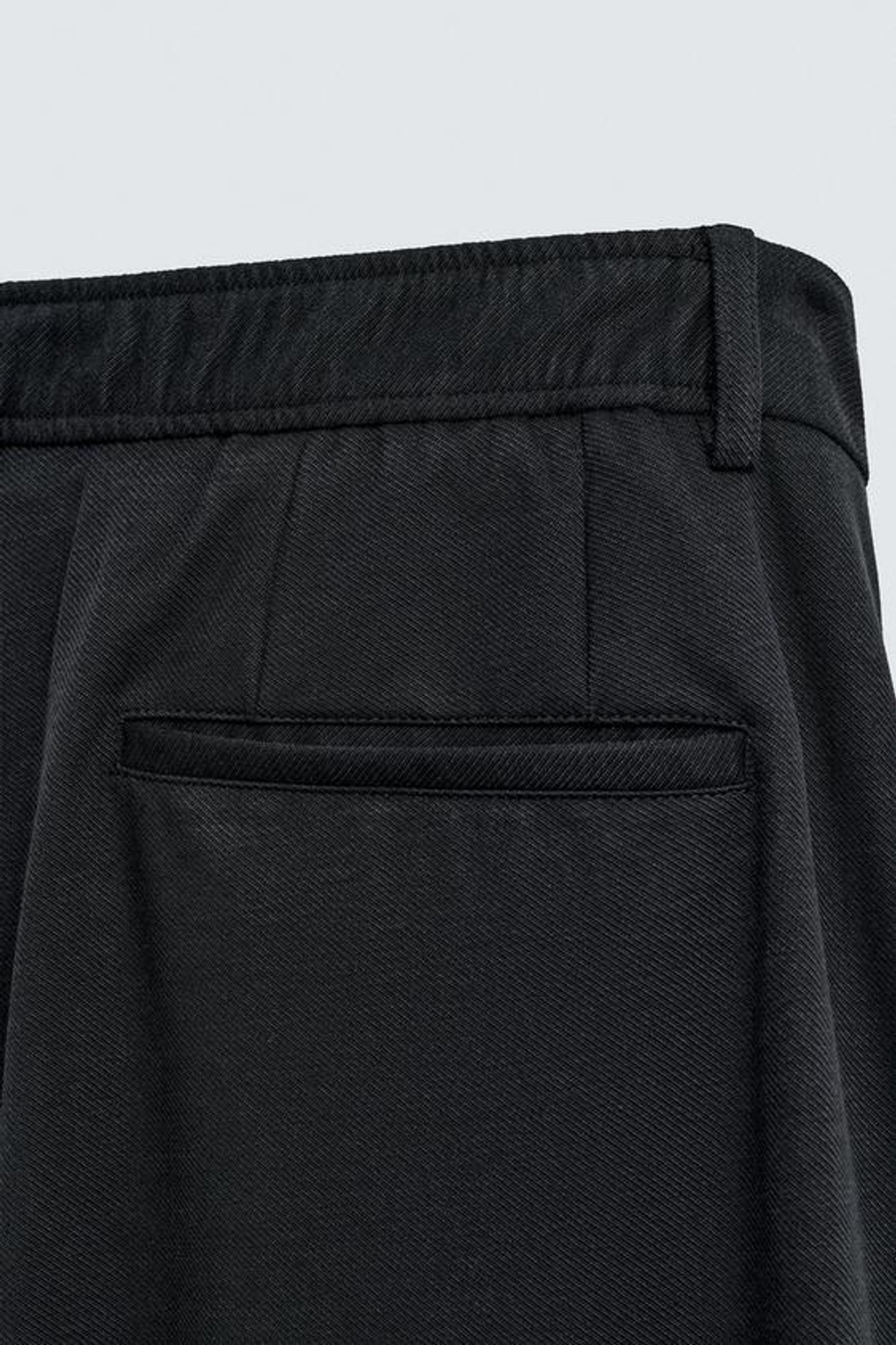 ZARA БРЮКИ RELAXED FIT ИЗ СТРУЯЩЕЙСЯ ТКАНИ, МОРСКОЙ ТЕМНО-СИНИЙ