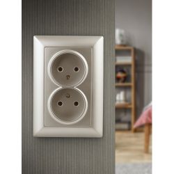 Розетка Intro Solo 4-204-04 без заземления 2х2P, 16А-250В, IP20, СУ, шампань