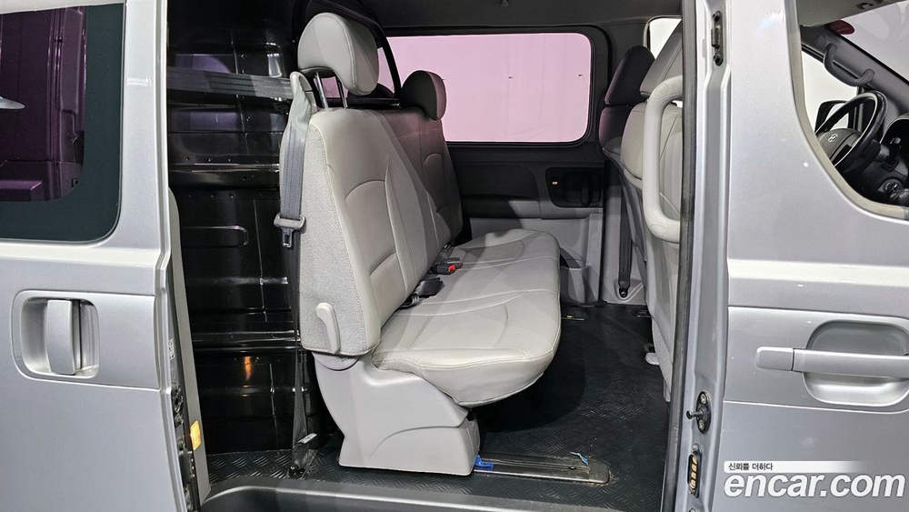 Hyundai The New Grand Starex Van 5-и местный (07.2020)