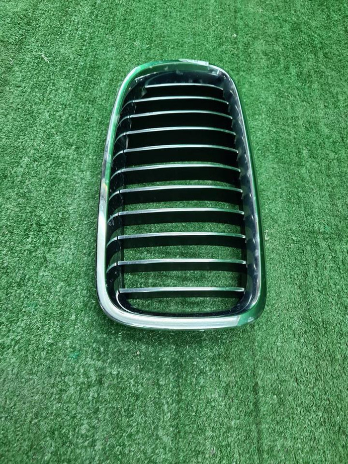 Решетка радиатора правая BMW 3er F30 (2011-2020)