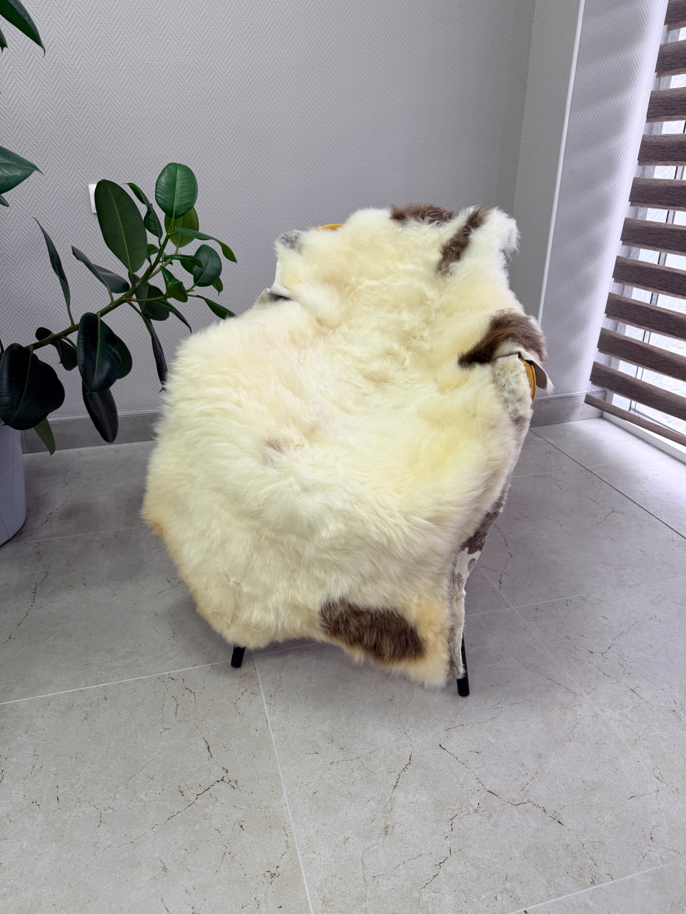 Шкура коврик меховой прикроватный овчина, 120х65 см.