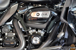 Ultra Limited, Harley-Davidson (FLHTK), 2023 Black Option