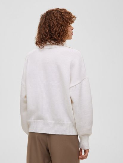 AIM свободного кроя, белый. 50% шерсть мериноса.