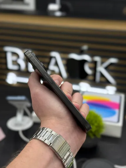 Б/У Телефон Apple iPhone 15 Pro 256Gb Black 84% (D94TMHPVQR)