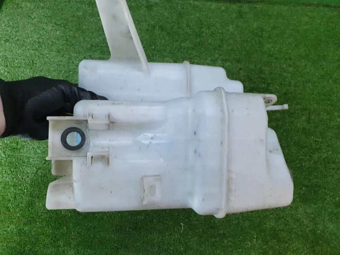 Бачок омывателя Toyota Camry xv70 (2017-н.в.)