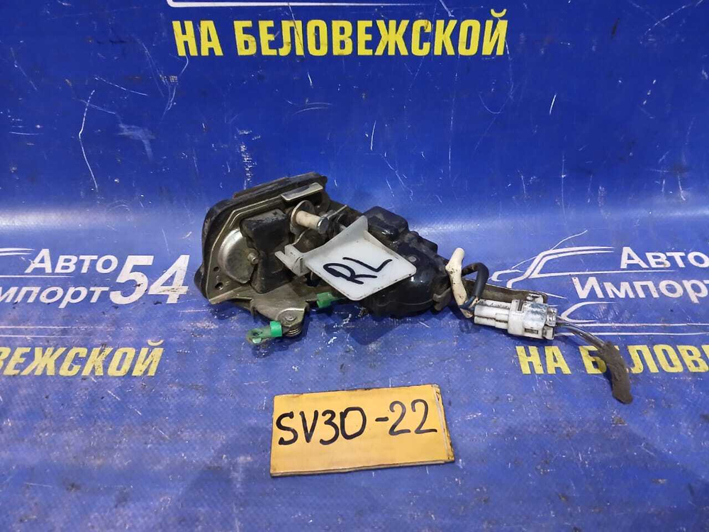 Замок двери задней левой TOYOTA CAMRY 1993