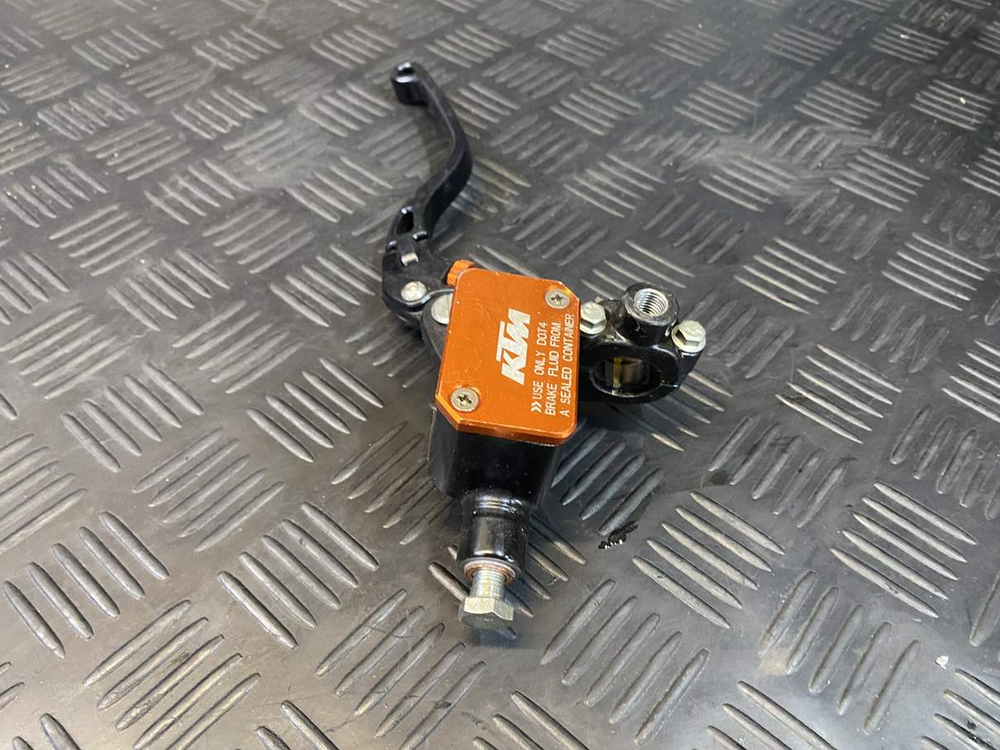 Цилиндр переднего тормоза KTM 250 Duke 2020