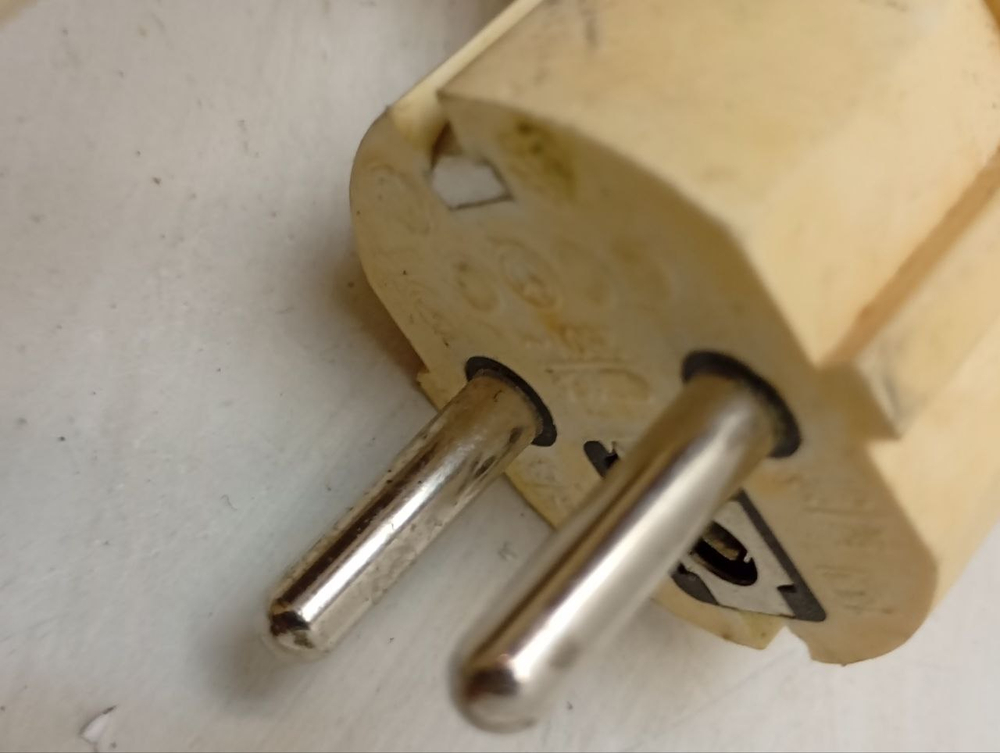 RST703DW кт18 Сетевой фильтр для стиральной машины Ariston 16003155400 б/у