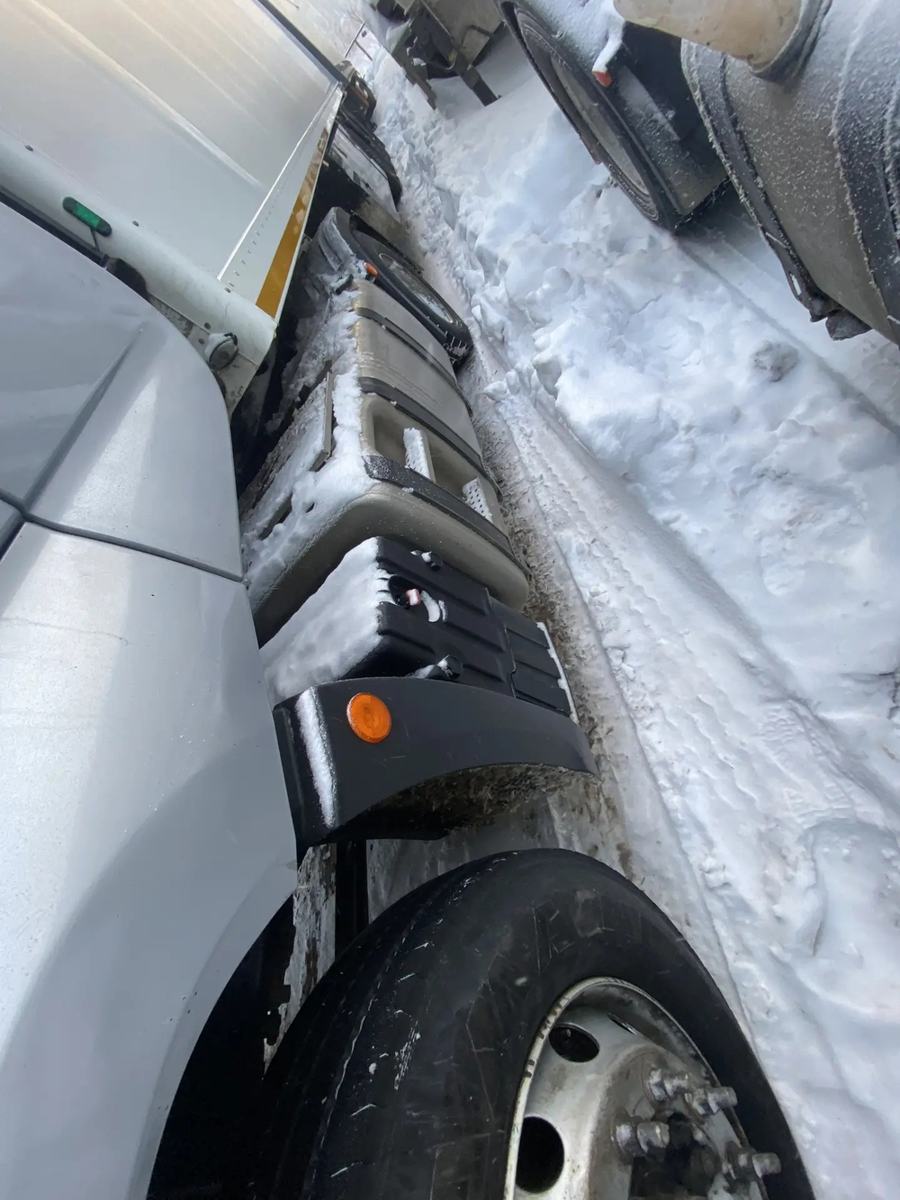 FAW J7 4x2 Седельный тягач CA4180P77K25E5 (Дизельный, 12,5 л, 553 л.с., АТ)