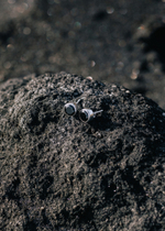 Серьги-пусеты с черным цирконом