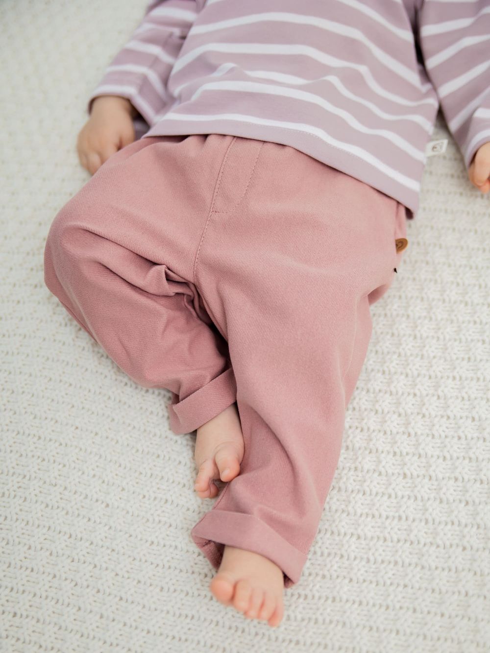 Брюки из джинскота "Пепельная роза" с отворотами 0+