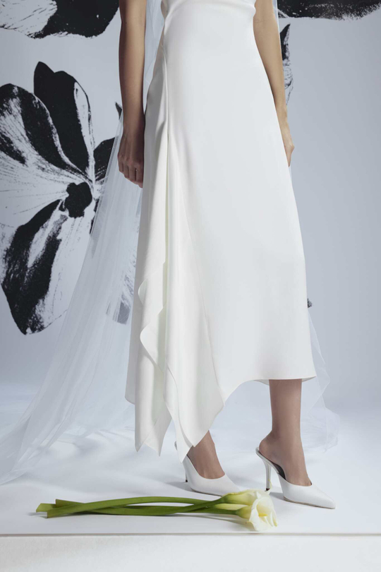 Платье футляр с клином белое