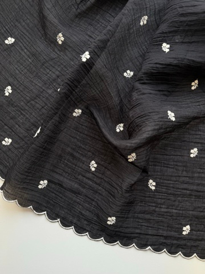 Вышивка (на чёрной жатой органзе)