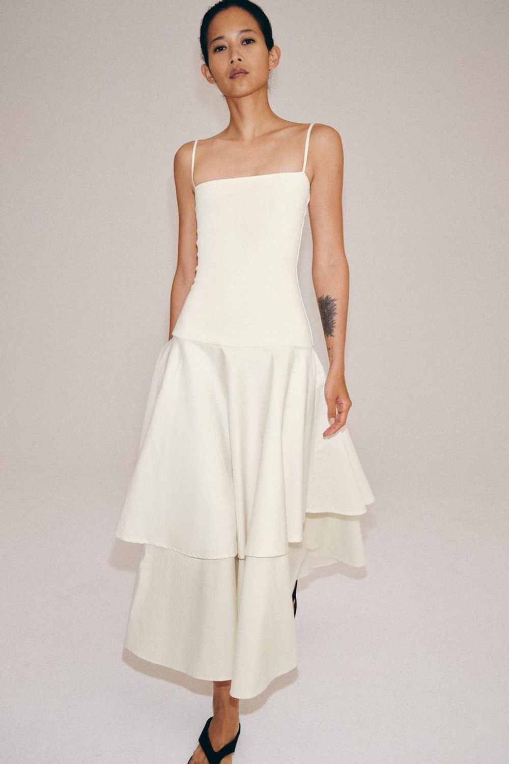 ZARA КОМБИНИРОВАННОЕ ПЛАТЬЕ С ВОЛАНАМИ, ЭКРЮ