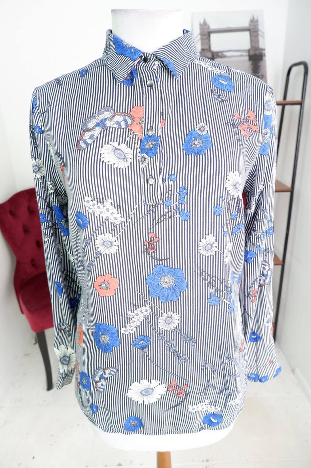 Блузка для практичного образа, визуально на 46 размер