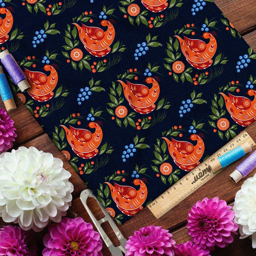 Ткань мембрана красная голубка и ягоды на чёрном фоне