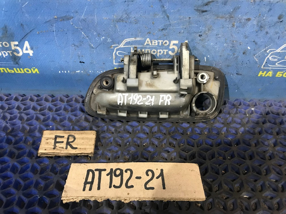 Ручка двери передней правой внешняя TOYOTA CARINA 1994