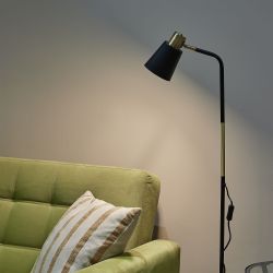 UML-T700 E27 BLACK Торшер напольный под лампу Е27. 40W. с регулировкой наклона. Механический выключатель. Черный. ТМ Uniel