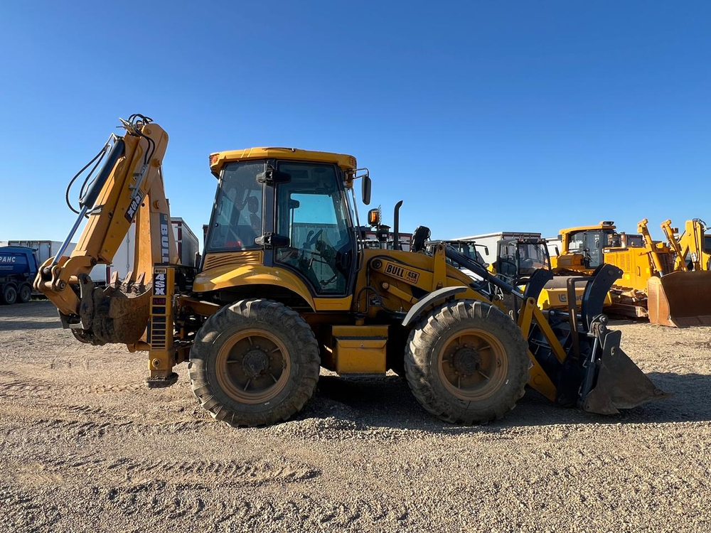 Bull 4SX Экскаватор-погрузчик 4SX-PLUS (Дизельный, 4,6 л, 116 л.с., АТ)