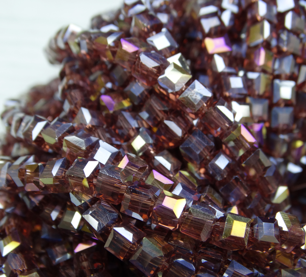 БВ011ДС4 Хрустальные бусины квадратные, цвет: бургунди AB прозрачный, размер 4 мм, кол-во: 44-45 шт.