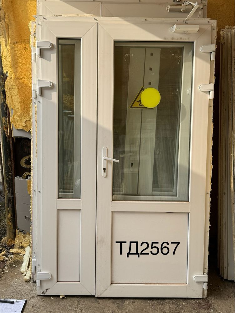 Дверь Пластиковая Б/У Входная 208(в) х 131(ш)