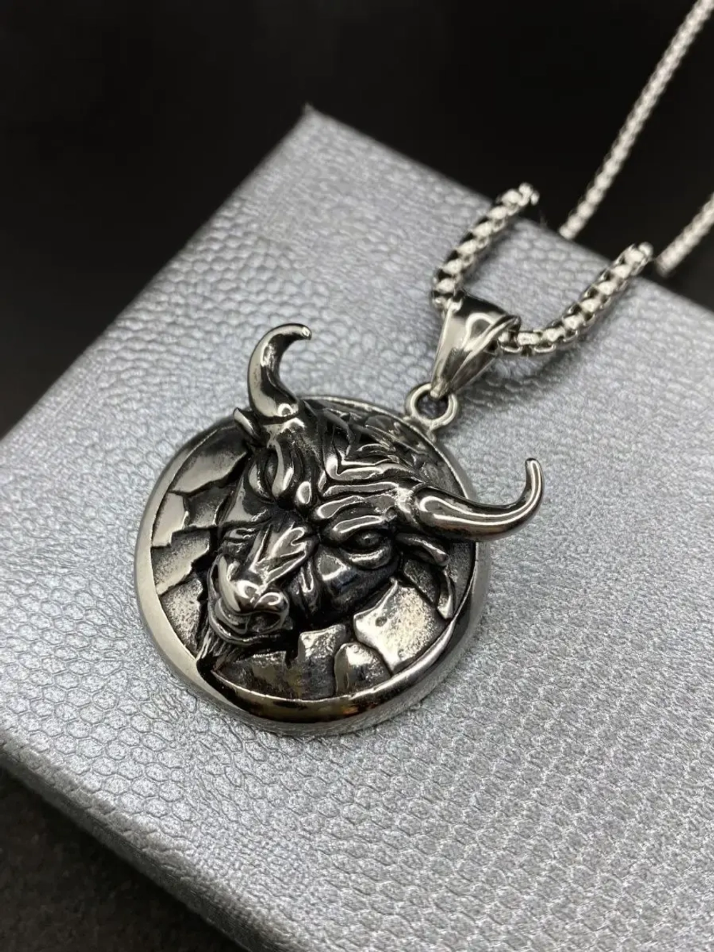 Крупная подвеска Бык на цепочке амулет оберег Чертог Тура