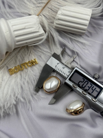 Накладка на пуговицу золотистая с жемчугом неровной формы