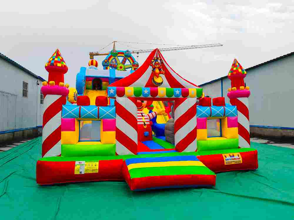 Коммерческий надувной батут «Парк развлечений 4» 12*6*7 м